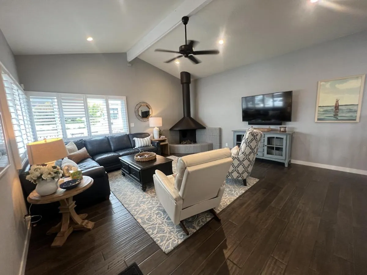 Heart Of Corona Del Mar 2 Bed 2 Bath Gem Huge Patio And Front Yard Newport Beach Holiday home
